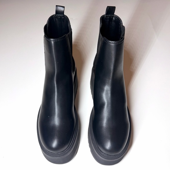 Nine West George Women's Platform Chelsea Black Boots Size- 8 M - Picture 2 of 9